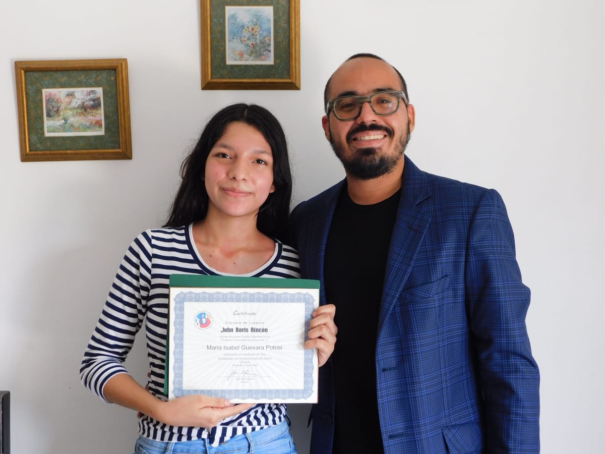 Entrega de becas de la promoción 2020-1